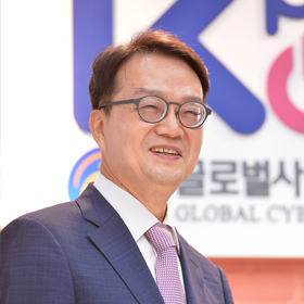 [특별인터뷰] 공병영 글로벌사이버대 총장